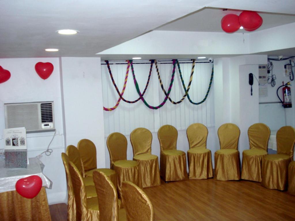 Down Town Guest House Колката Екстериор снимка