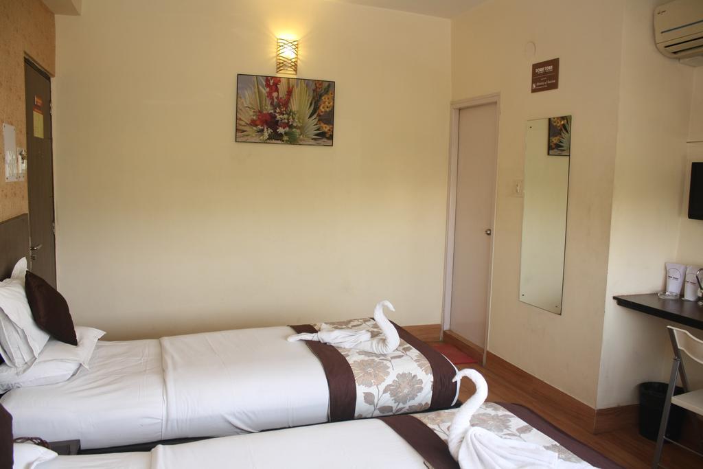 Down Town Guest House Колката Екстериор снимка